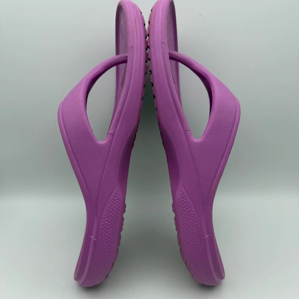 Crocs Baya Flip Flop Sandals Mens‎ Size 11 Purple Thong Slip On Beach Summer